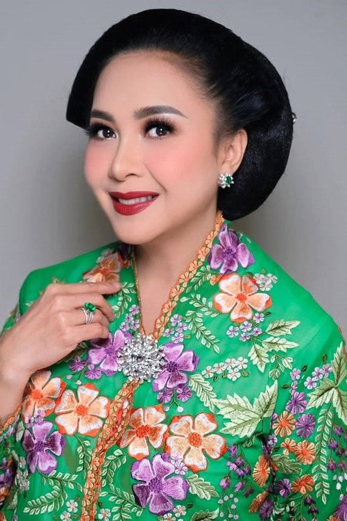 Sundari Soekotjo profile