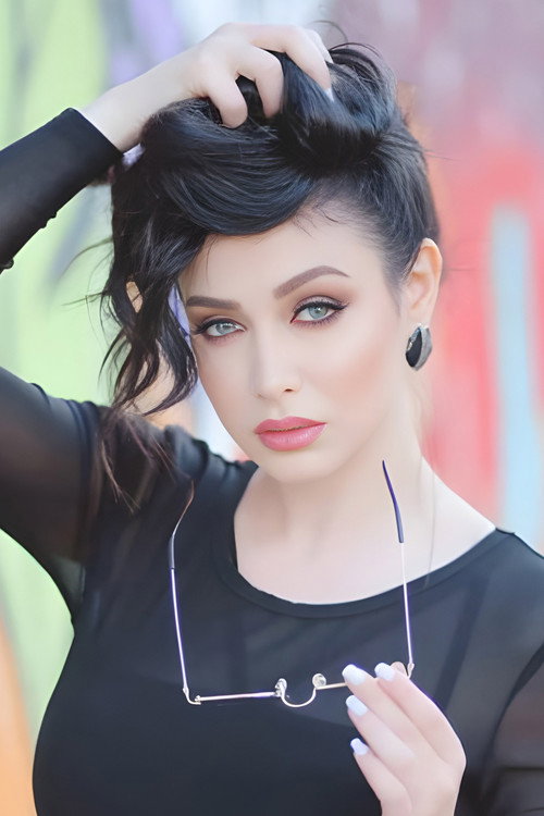 Luna Besharah (لونا بشارة) profile