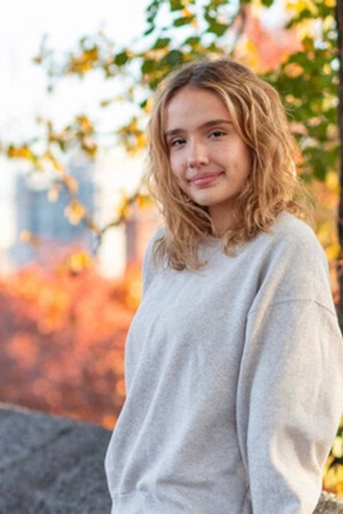 Photo of Grace Podniesinski, Acting