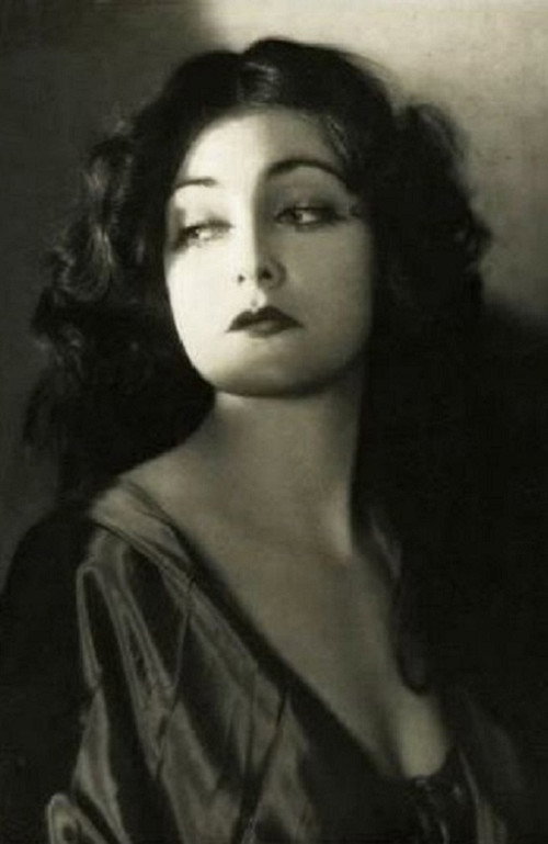 Movie poster for Clothes Make the Woman (1928)