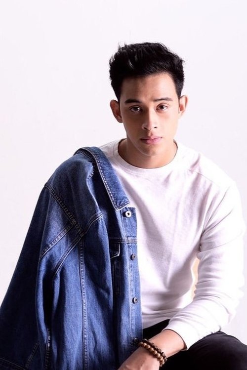 Diego Loyzaga profile