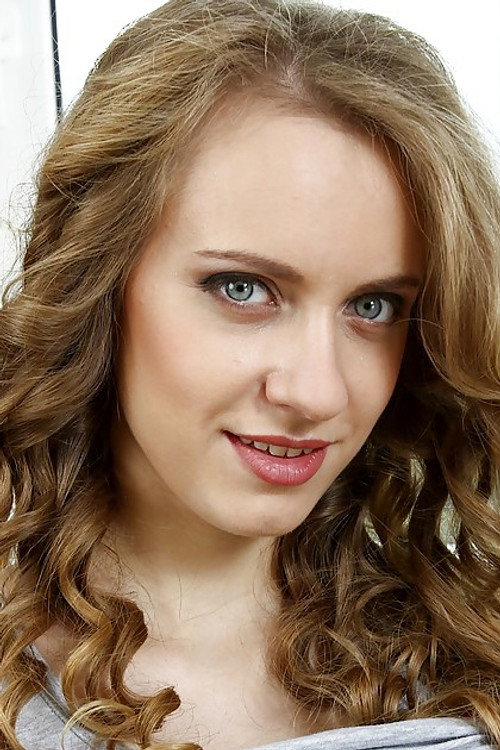 Photo of Izabella Grimm, Acting