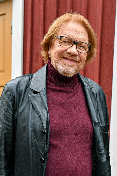 Movie poster for Heikki Silvennoinen - kitaristi ja koomikko (2024)