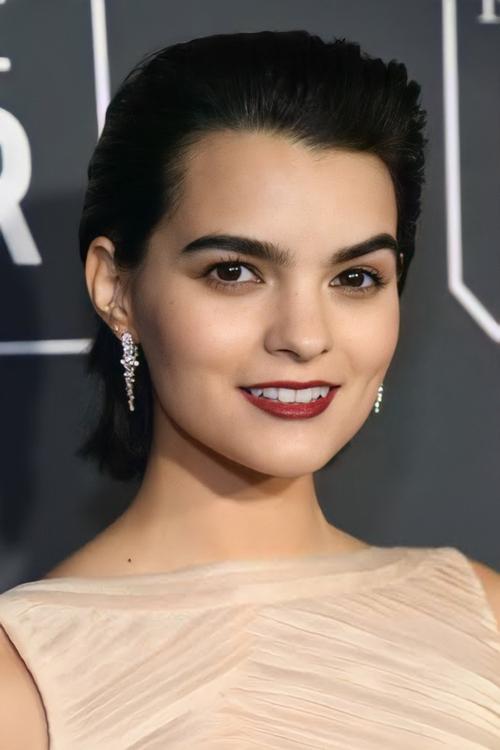 Brianna Hildebrand profile