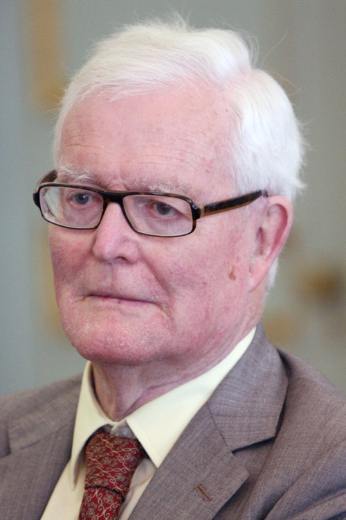 Photo of Douglas Hurd, Acting