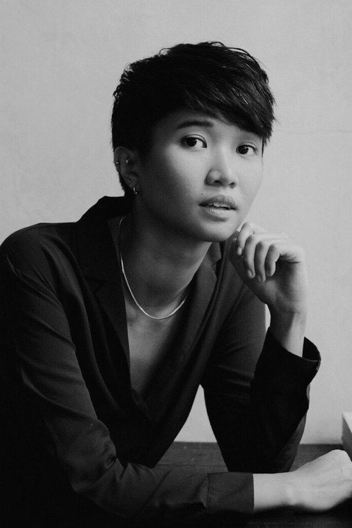 Photo of Samantha Lee, Writing