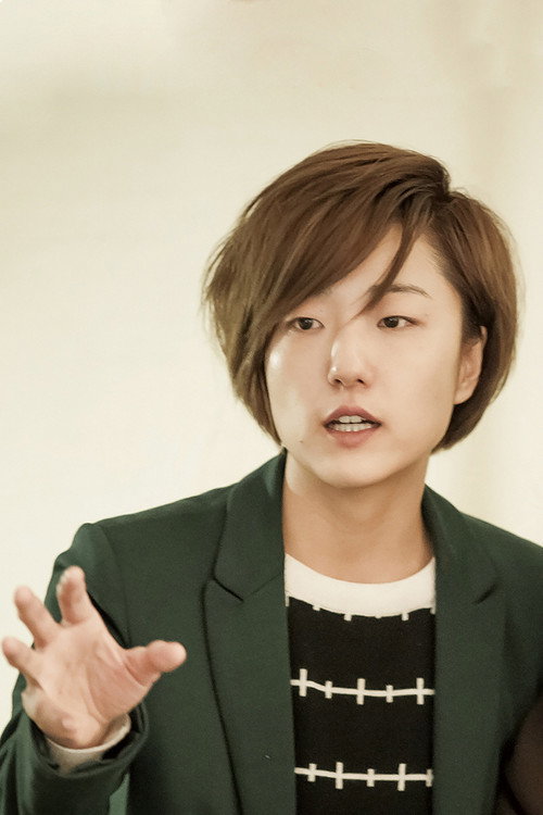 Photo of Moon Ji-won, Writing