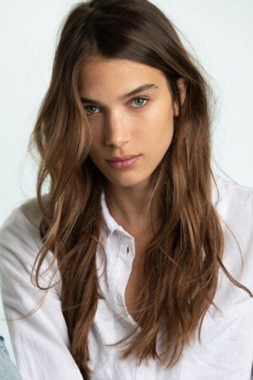 Photo of Larissa Gomes, Acting