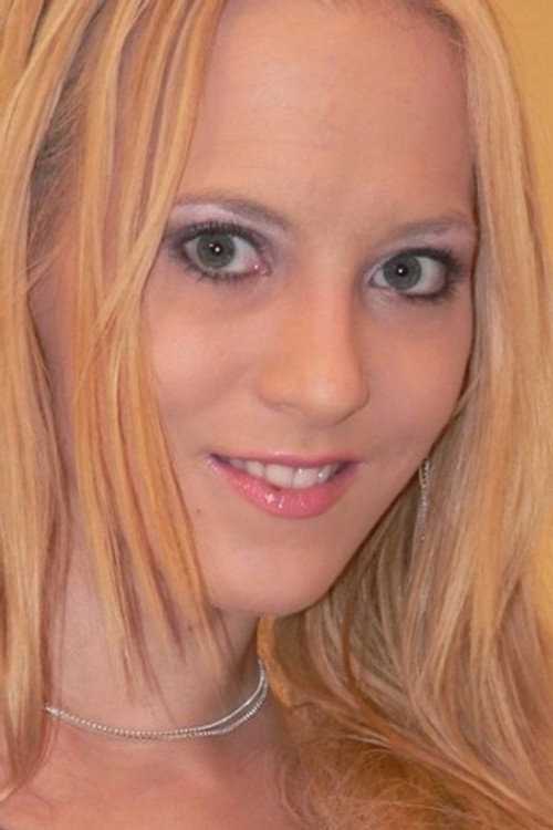 Photo of Becca Bratt, Acting
