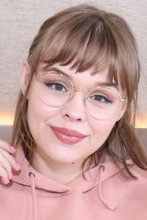 Photo of Elle Loveland, Acting