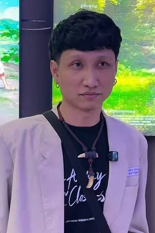 Photo of Vannet Phoung, Writing