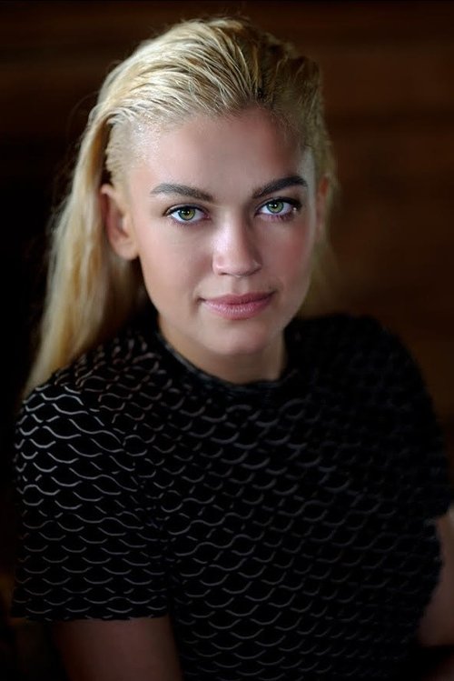 Julia Maxwell profile