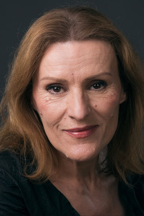 Emília Silvestre profile