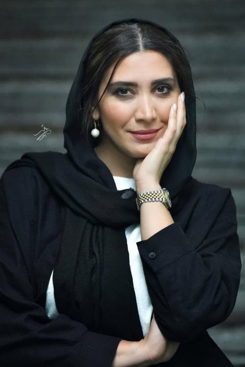 Photo of Niki Mozaffari, Acting