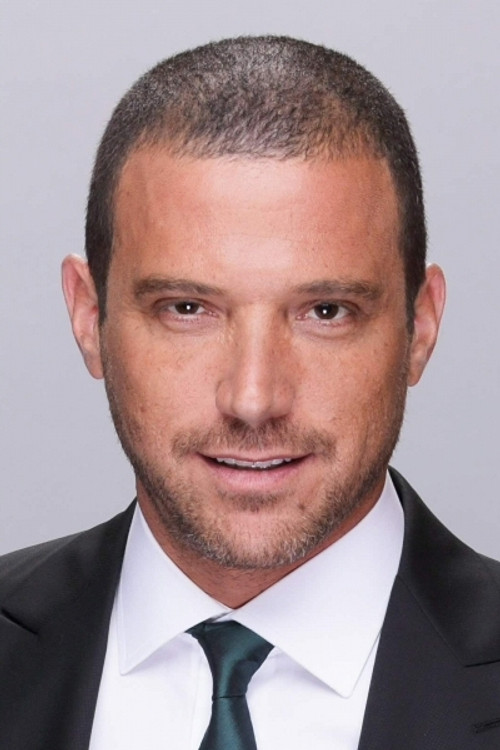 Julián Elfenbein profile