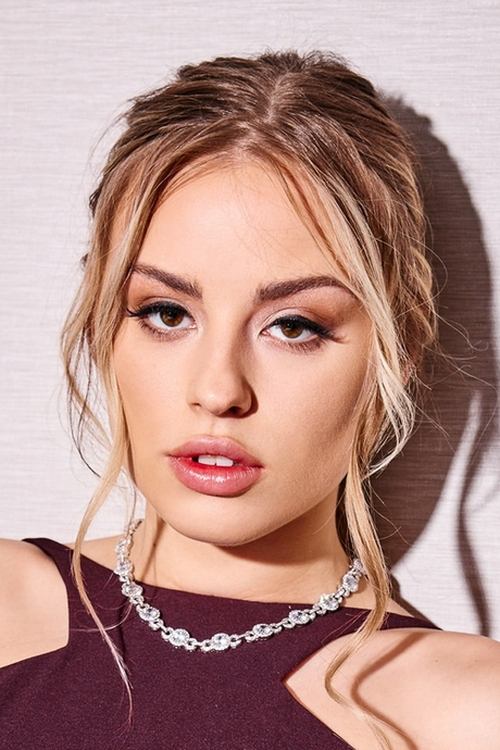 Anna Claire Clouds profile