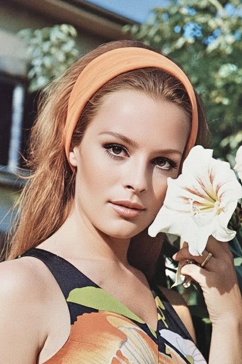 Hülya Koçyiğit profile