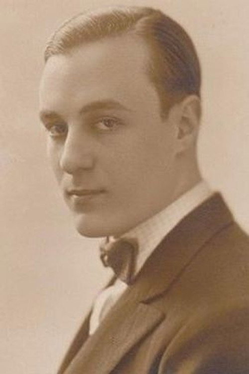 Photo of Ernesto Raquén, Acting