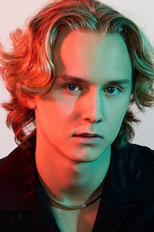 Adrian Macéus profile