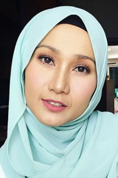 Amy Mastura profile