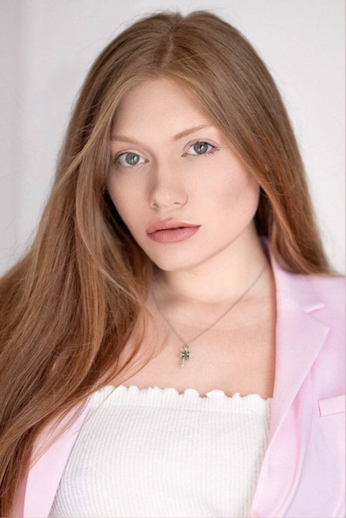 Ivy Châtelain profile