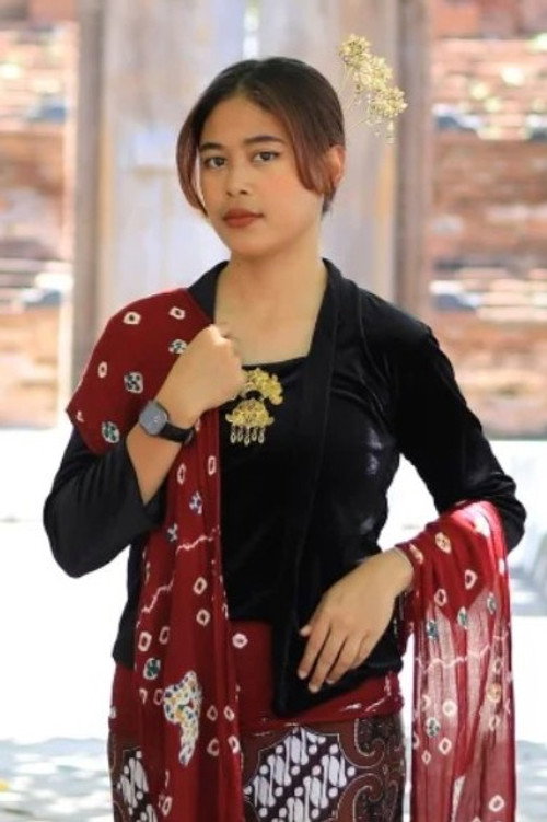 Photo of Nova Dwiyanti, Costume & Make-Up