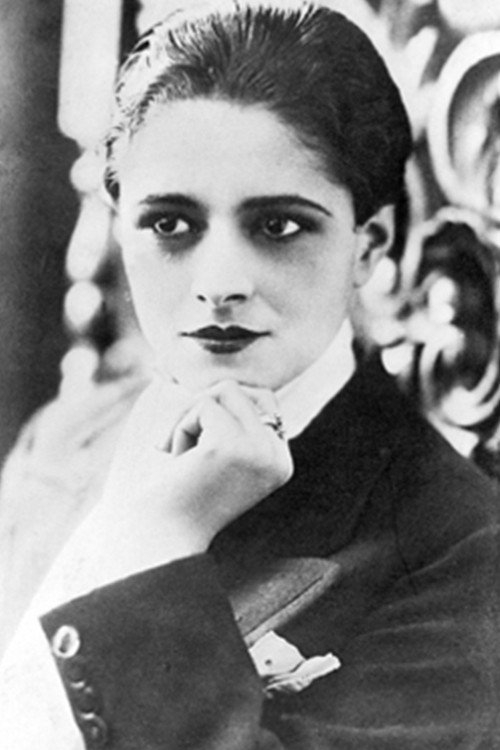 Photo of Mercedes Simone, Acting