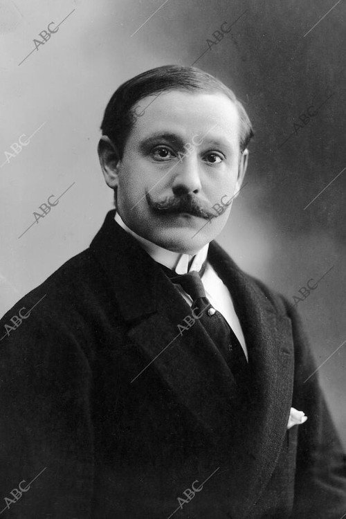 Photo of Enrique García Velloso, Writing