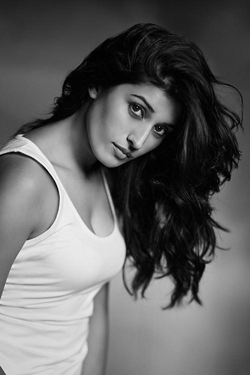 Divinaa Thackur profile