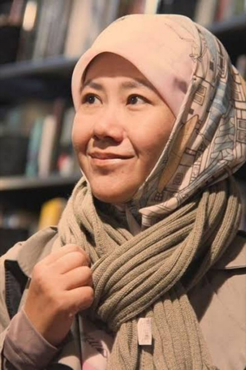 Photo of Asma Nadia, Writing