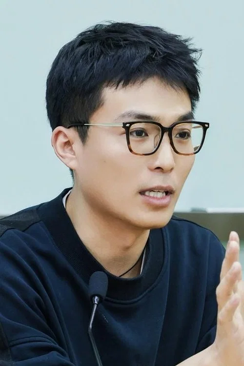 Photo of Zhou Yunhai, Writing