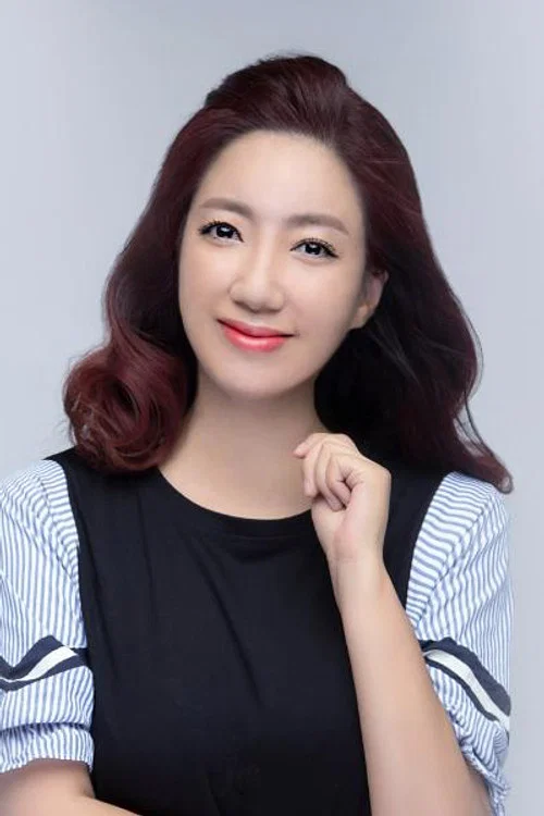 Photo of Yali Zhu, Writing
