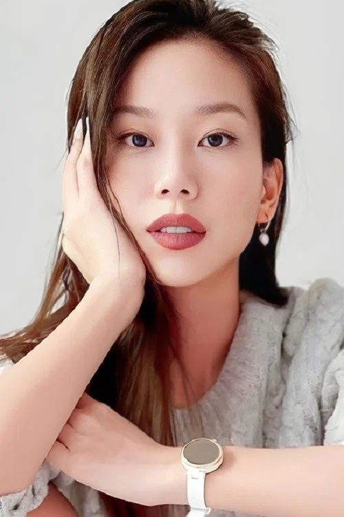 Photo of Iris Lee, Writing