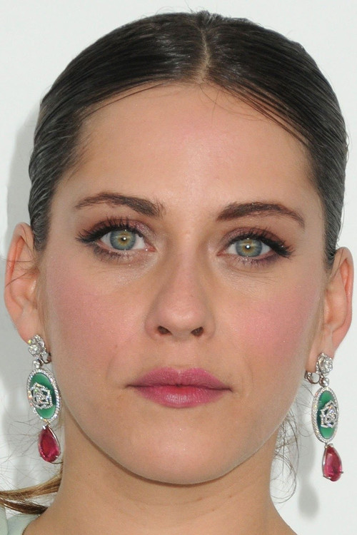 María León profile