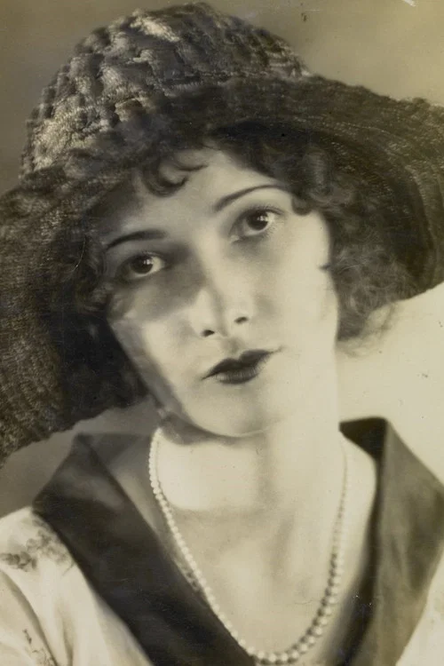 Photo of Eva Nil, Acting