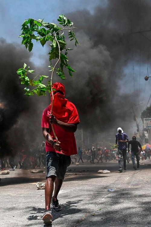 Movie poster for Haïti et l'enfer des gangs (2024)