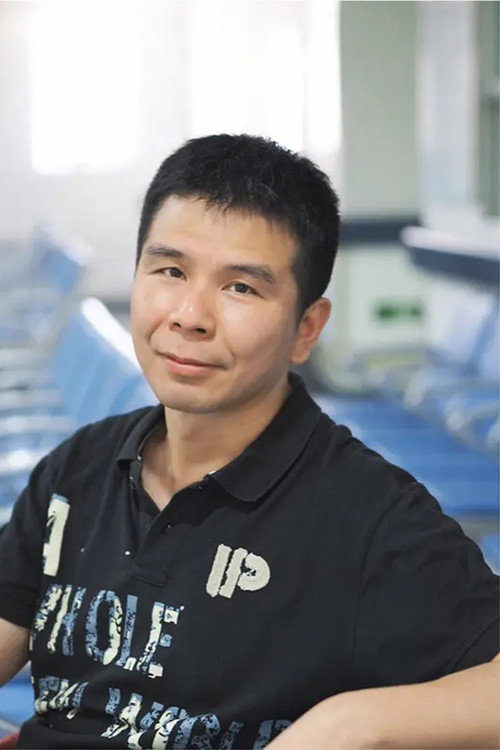 Photo of Yanwei Huang, Writing