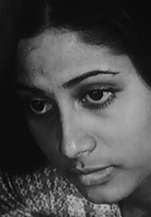 Movie poster for Teevra Madhyam (1974)