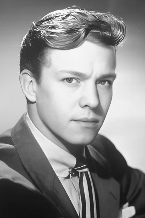 Photo of Lee MacGregor, Acting