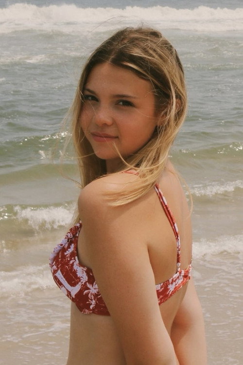 Photo of Sydney Thomas, Acting