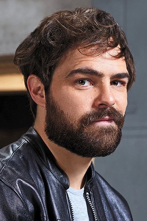 Peter Lanzani profile