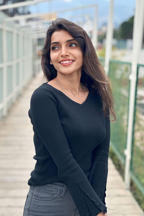 Deepika Damu profile
