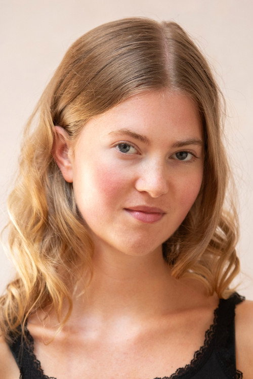 Photo of Nina Barnett, Acting