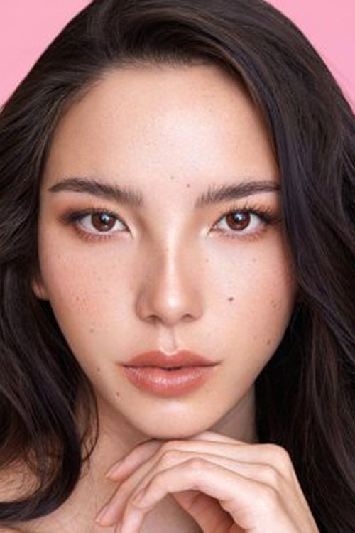 Tia Taveepanichpan profile