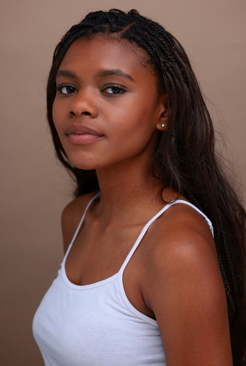 Photo of Chloé Flowers, Acting