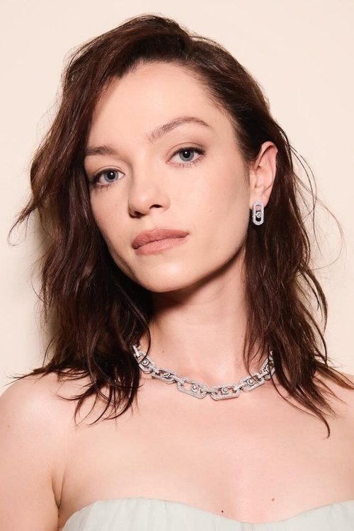 Esmé Creed-Miles profile