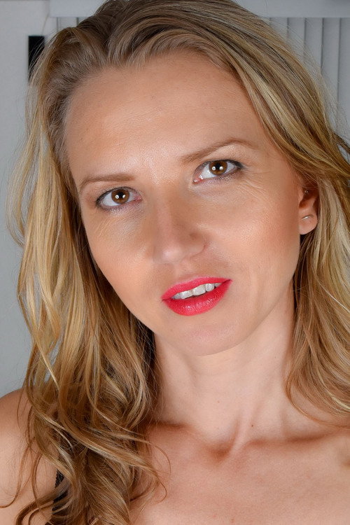 Photo of Alina Long, Acting