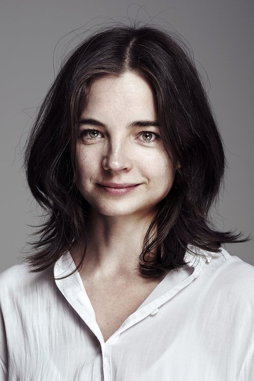 Louise Peterhoff profile