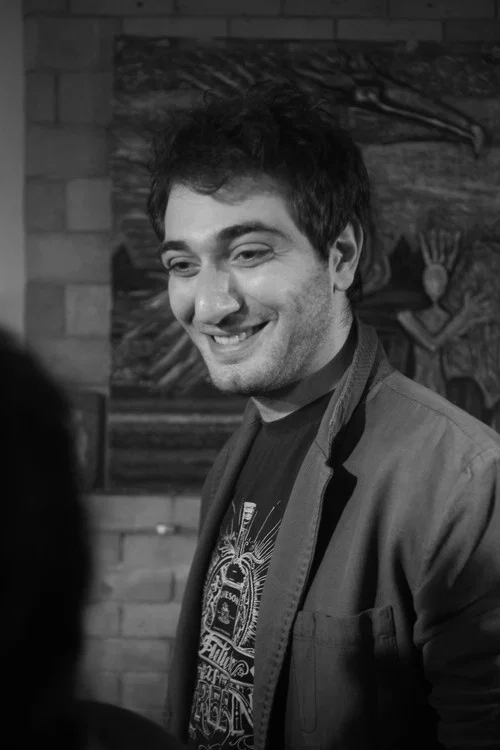 Photo of Robert Vanesgekyan, Acting