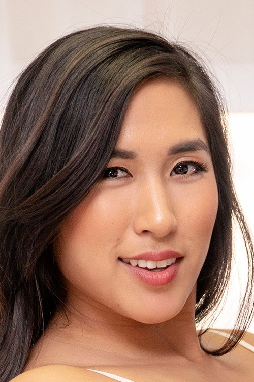 Photo of Mia Li, Acting